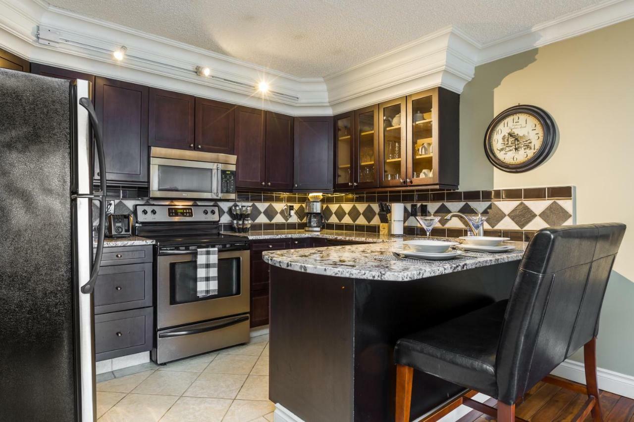 Apartment Modern Condo, 1 Bed 1 Bath, Downtown Edmonton, City Skyline View - Free Heated Underground Parking! *