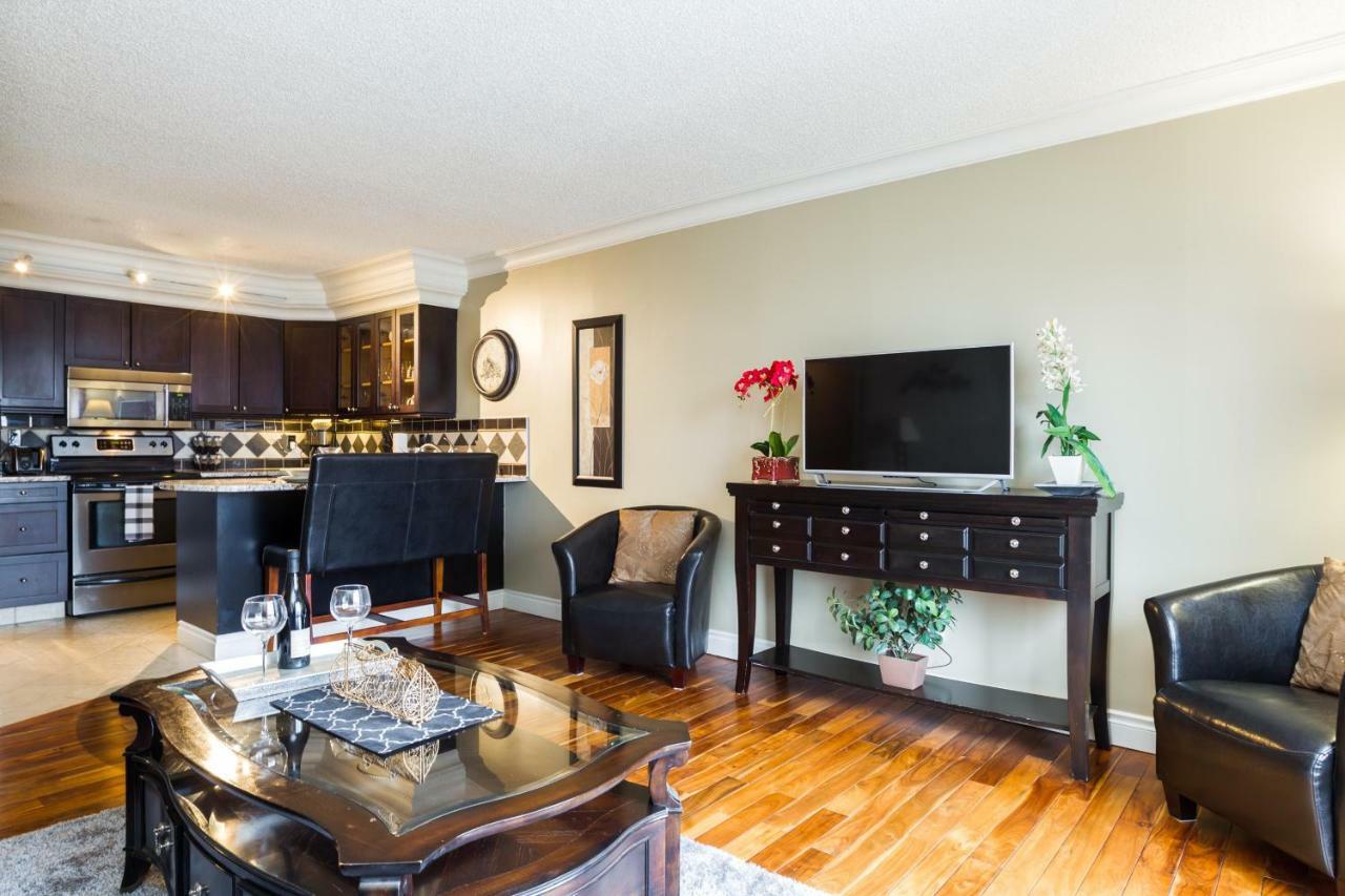Modern Condo, 1 Bed 1 Bath, Downtown Edmonton, City Skyline View - Free Heated Underground Parking! Apartment Edmonton