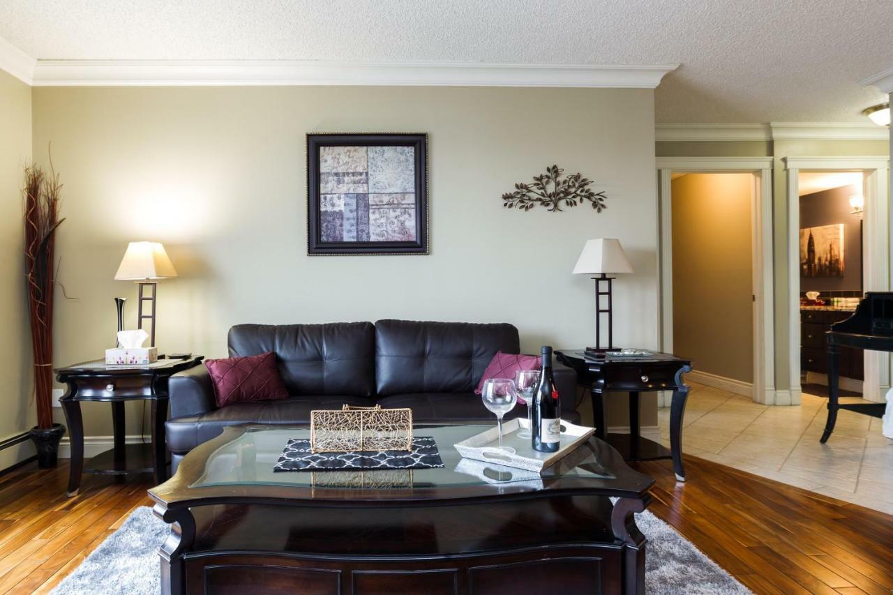 Modern Condo, 1 Bed 1 Bath, Downtown Edmonton, City Skyline View - Free Heated Underground Parking! * Edmonton