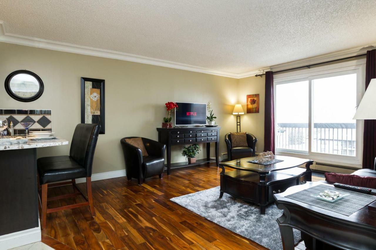 Modern Condo, 1 Bed 1 Bath, Downtown Edmonton, City Skyline View - Free Heated Underground Parking! Apartment