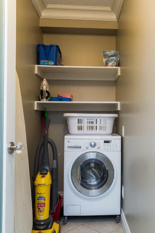 Modern Condo, 1 Bed 1 Bath, Downtown Edmonton, City Skyline View - Free Heated Underground Parking! * Edmonton