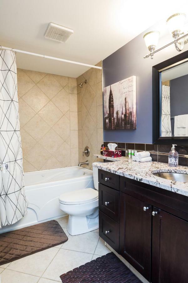 Modern Condo, 1 Bed 1 Bath, Downtown Edmonton, City Skyline View - Free Heated Underground Parking! Edmonton