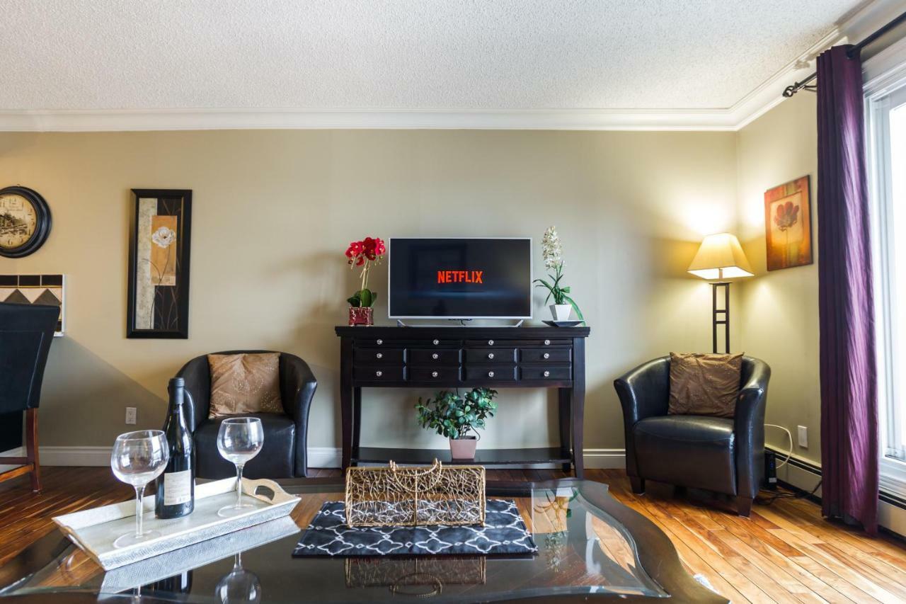 Modern Condo, 1 Bed 1 Bath, Downtown Edmonton, City Skyline View - Free Heated Underground Parking! Apartment *