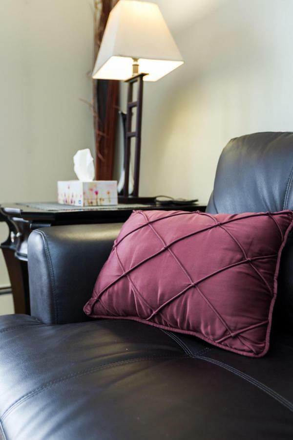 Modern Condo, 1 Bed 1 Bath, Downtown Edmonton, City Skyline View - Free Heated Underground Parking! Apartment Edmonton