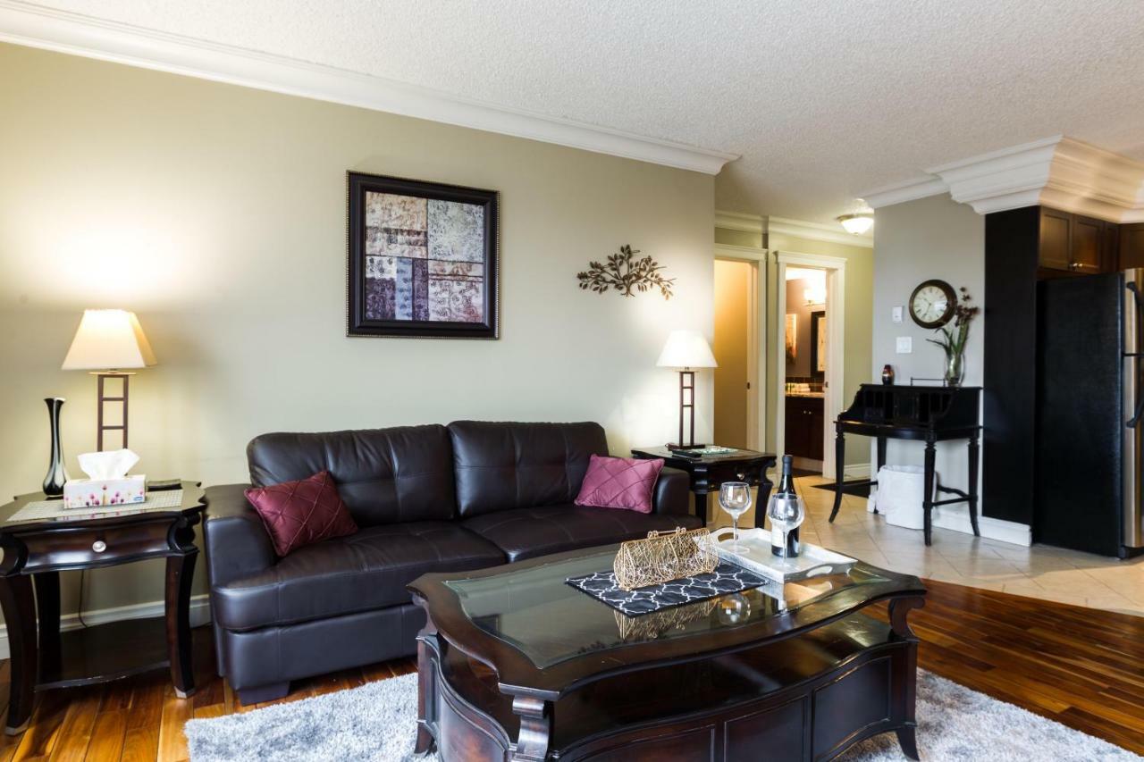 Modern Condo, 1 Bed 1 Bath, Downtown Edmonton, City Skyline View - Free Heated Underground Parking!