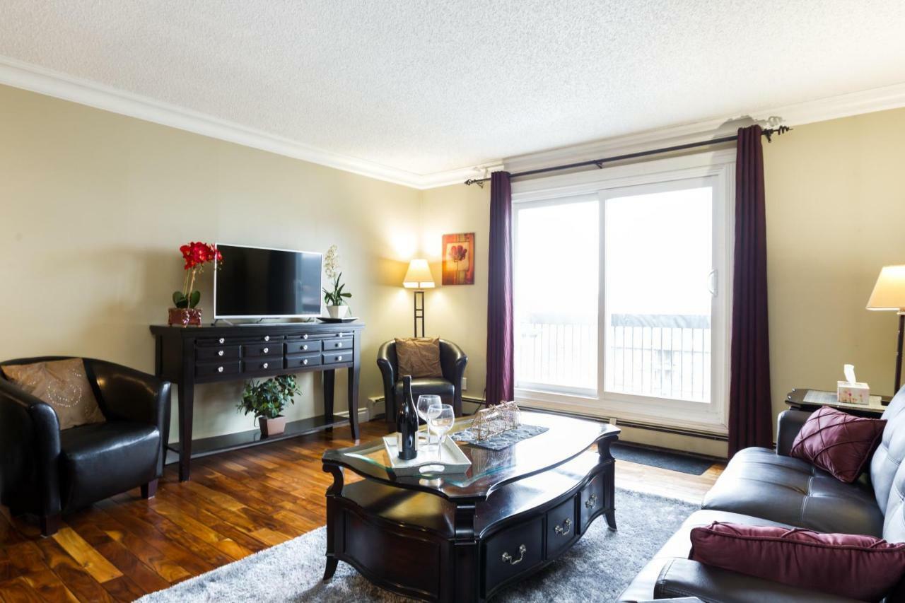 Modern Condo, 1 Bed 1 Bath, Downtown Edmonton, City Skyline View - Free Heated Underground Parking! *