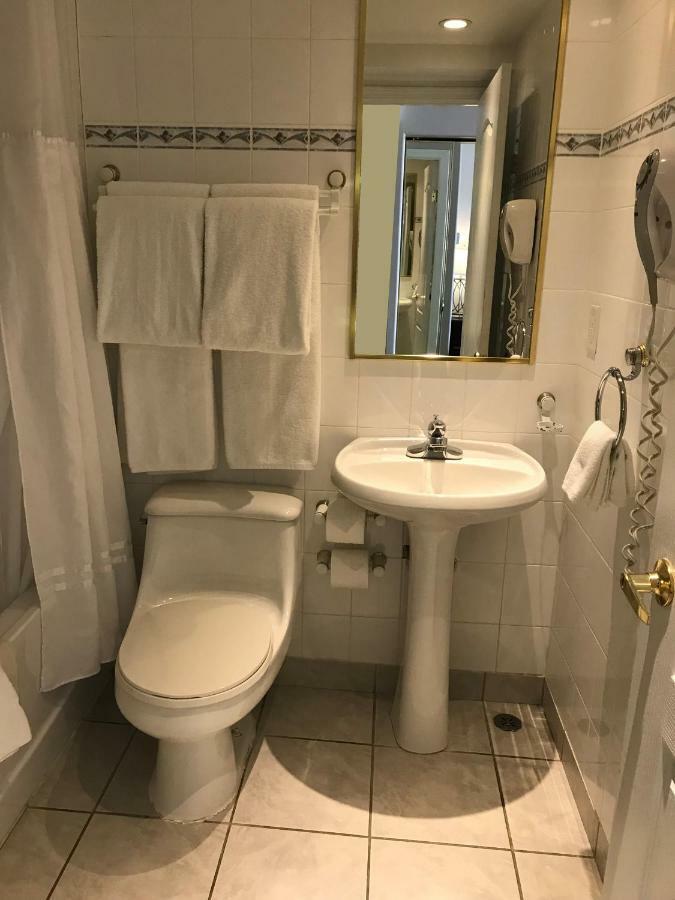 Hotel Chateau Louis & Conference Centre 3*