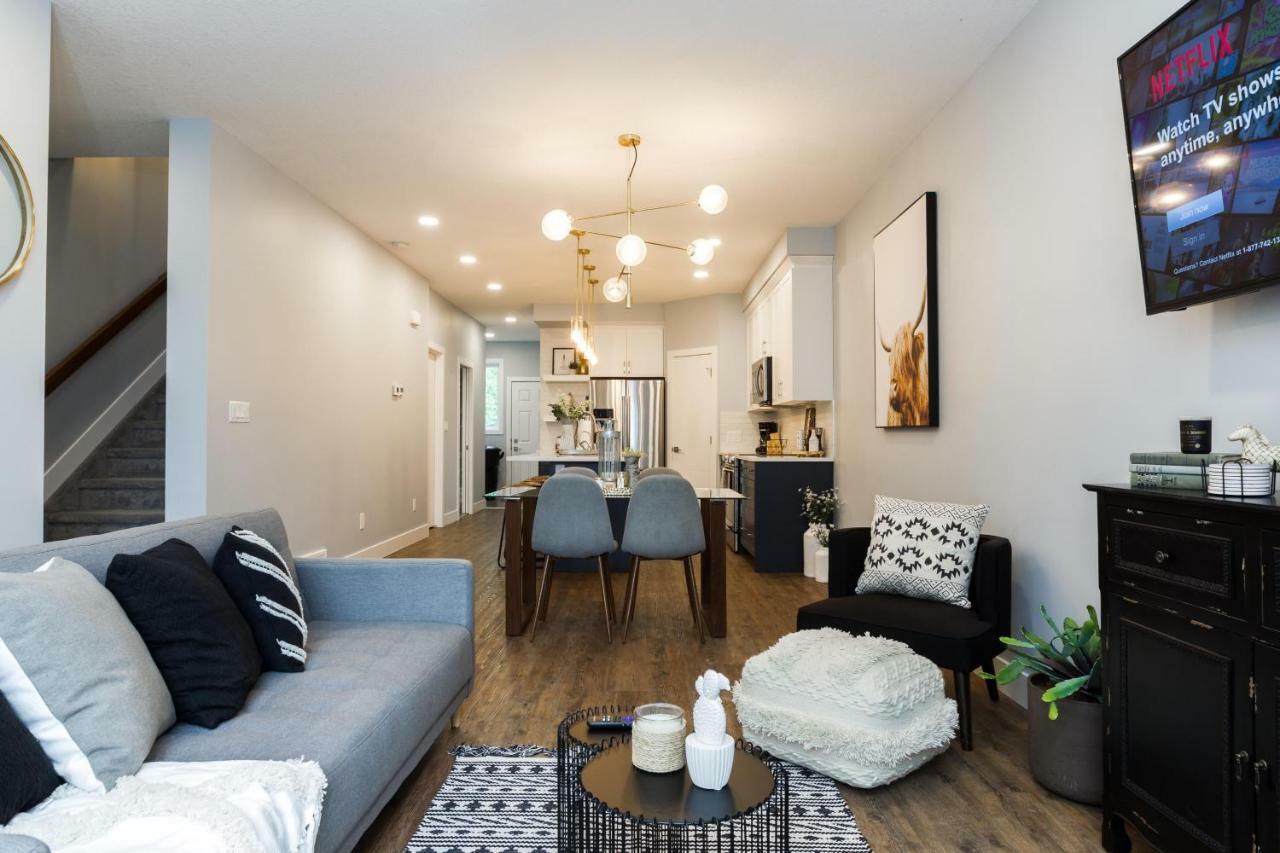 Contemporary Haven: Extended With Modern Comforts * Edmonton