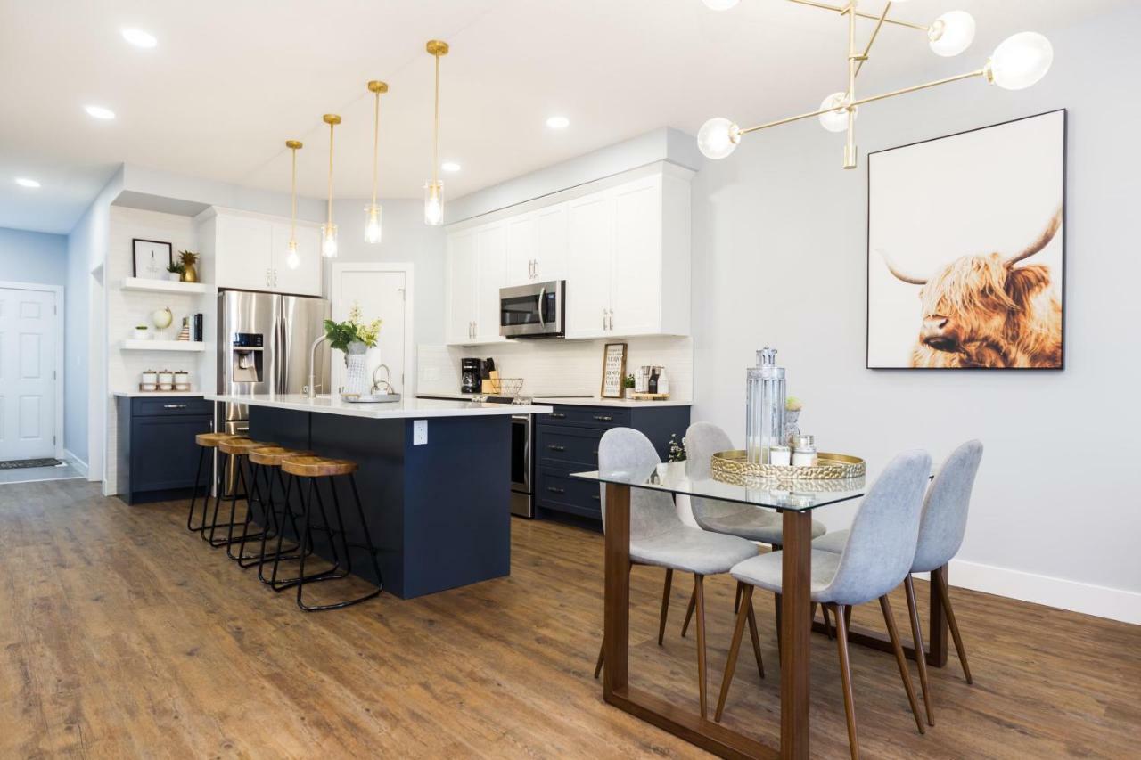 Contemporary Haven: Extended With Modern Comforts * Edmonton