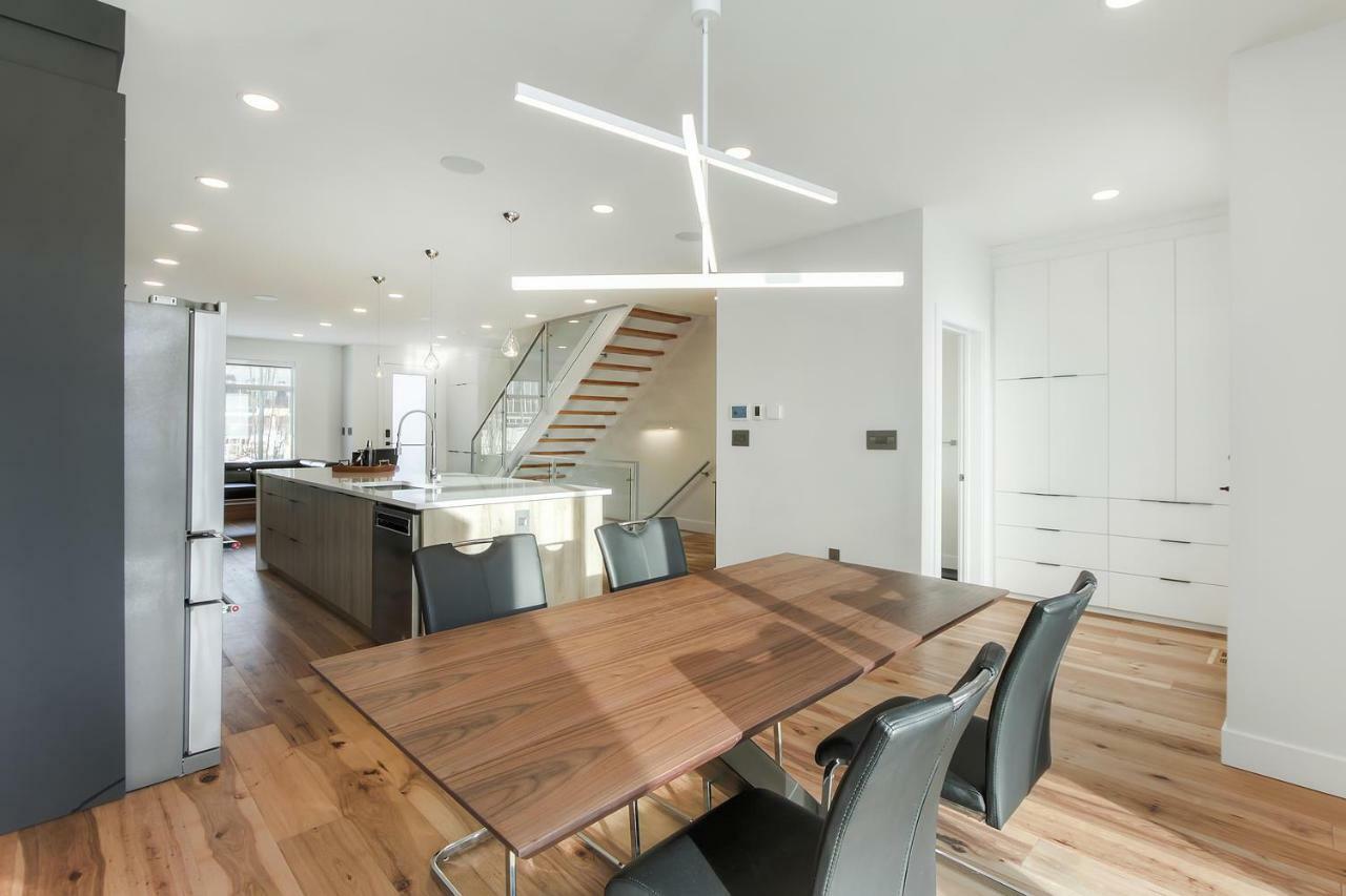 New Luxury Townhome Holiday home Edmonton