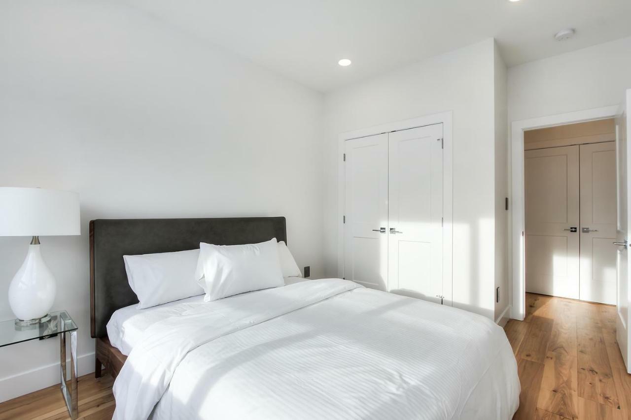 New Luxury Townhome Holiday home Edmonton