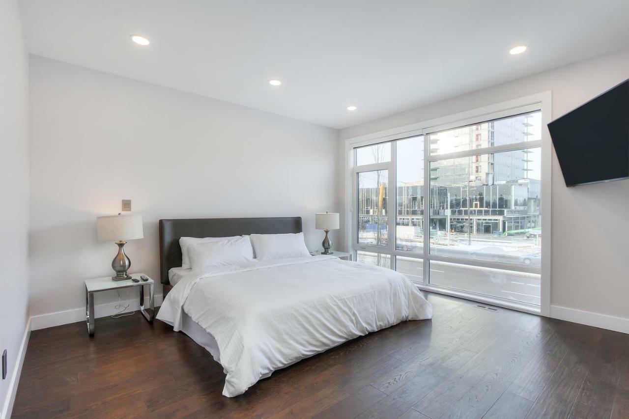 New Luxury Townhome Holiday home Edmonton