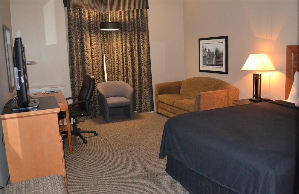 Royal West Edmonton, Trademark Collection By Wyndham 3* Edmonton