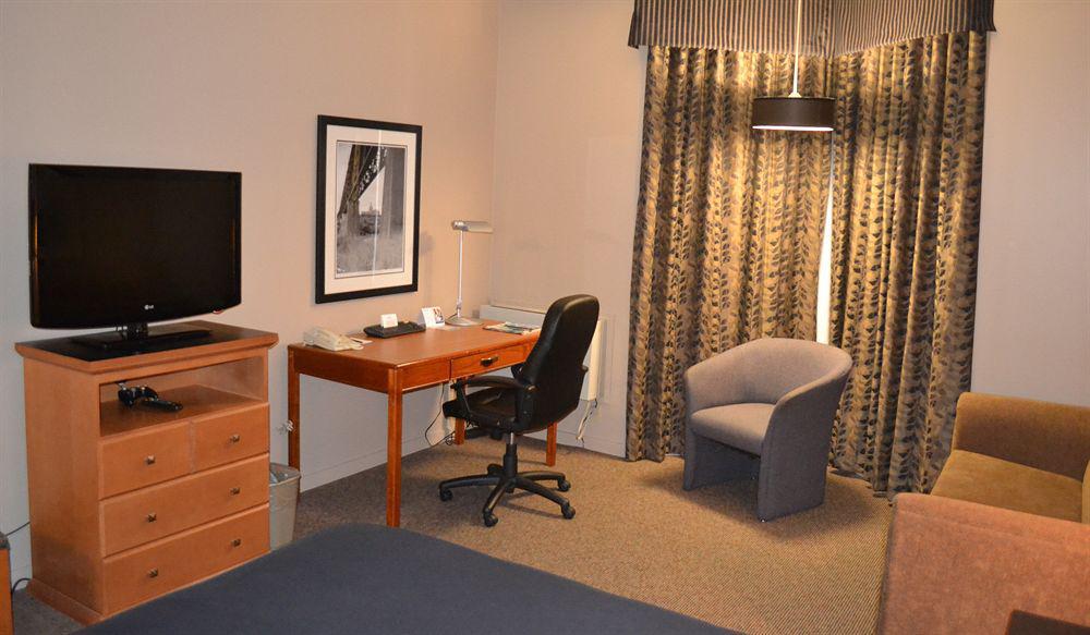 Royal West Edmonton, Trademark Collection By Wyndham Hotel 3*