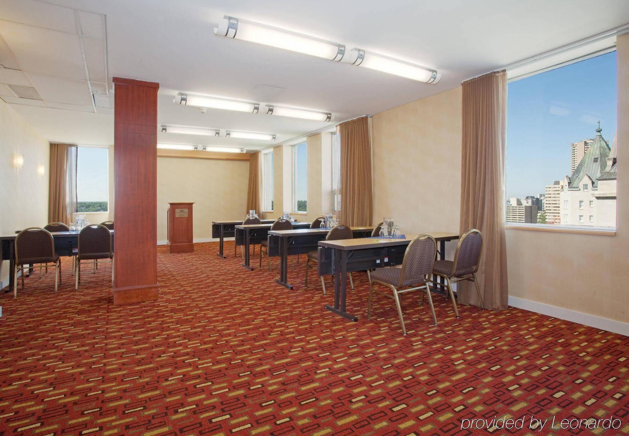 Courtyard By Marriott Downtown Hotel