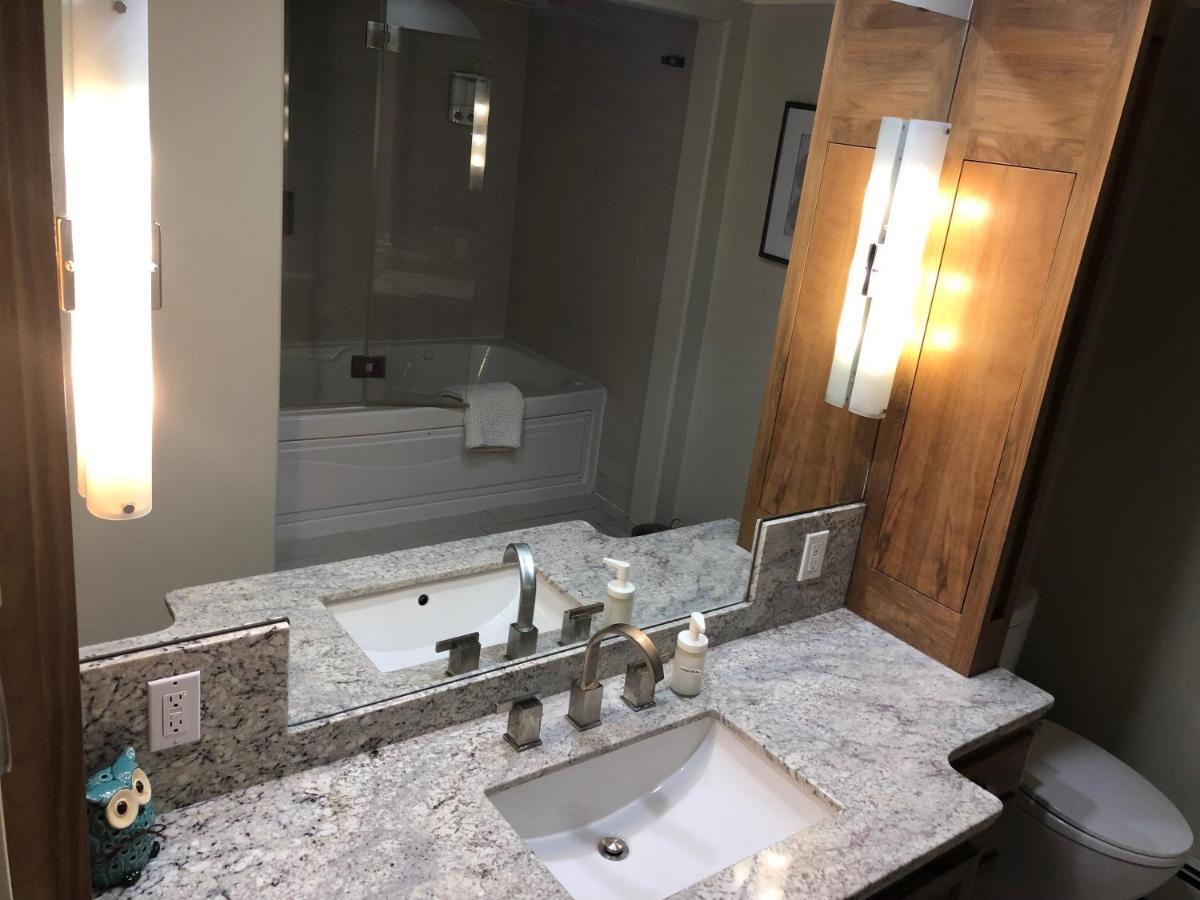 Luxury One Bed/bath W/ Parking On Whyte Ave Edmonton