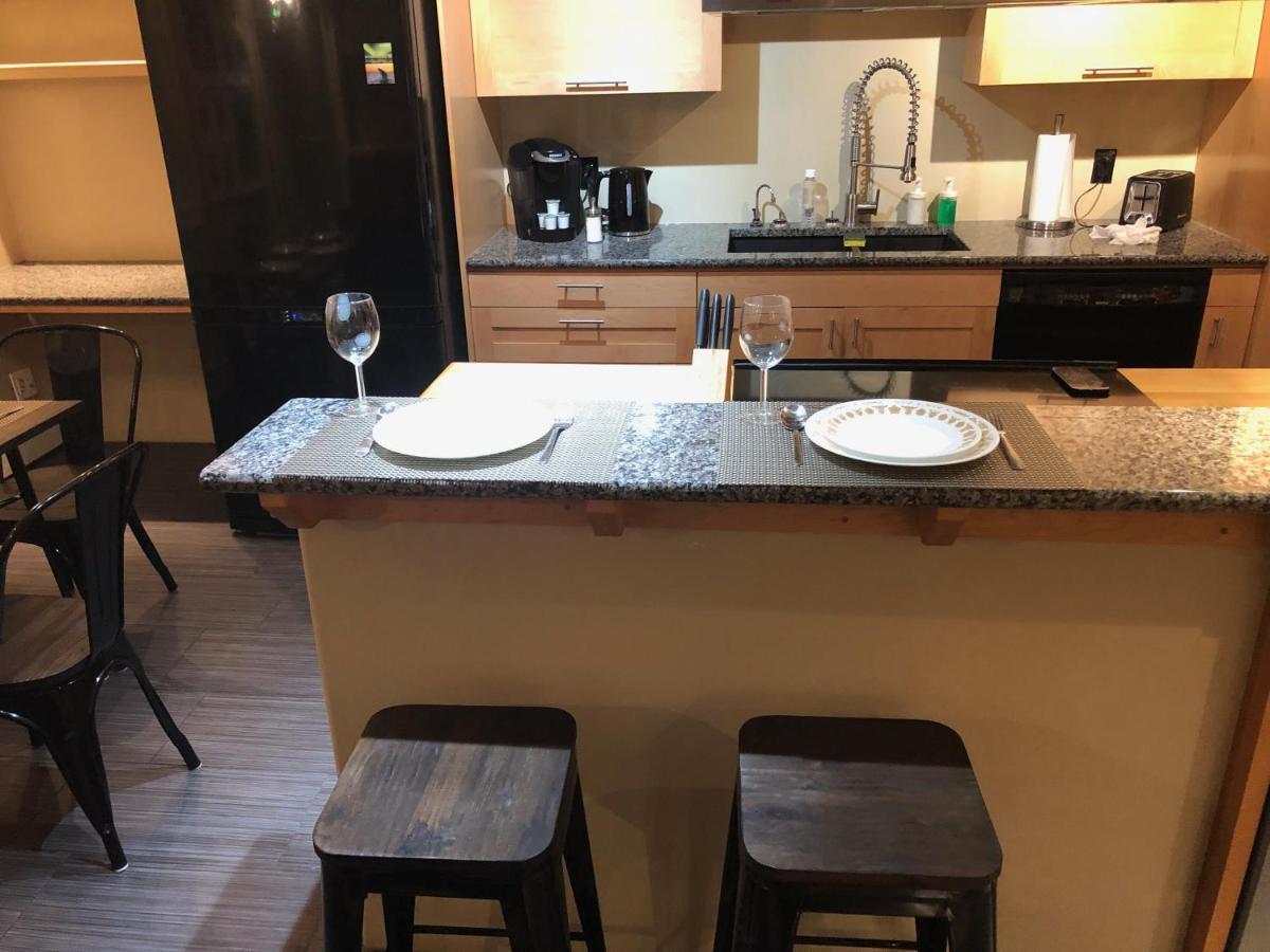 Apartment Luxury One Bed/bath W/ Parking On Whyte Ave *