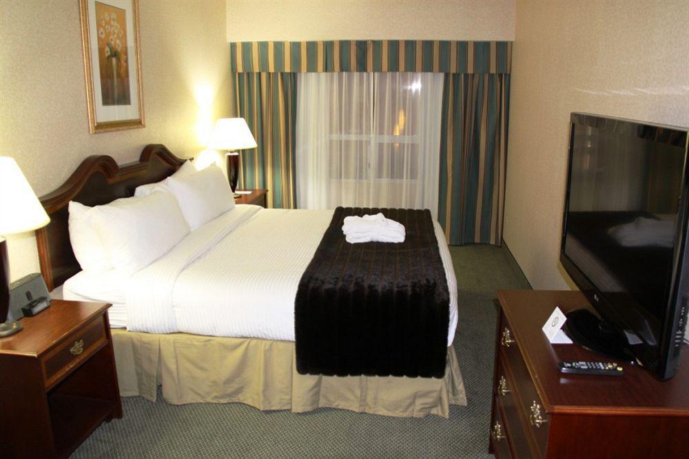 Sawridge And Conference Centre South 3*