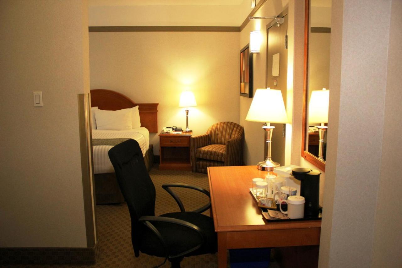 Ramada By Wyndham South Hotel