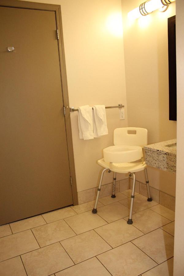 Ramada By Wyndham South Hotel