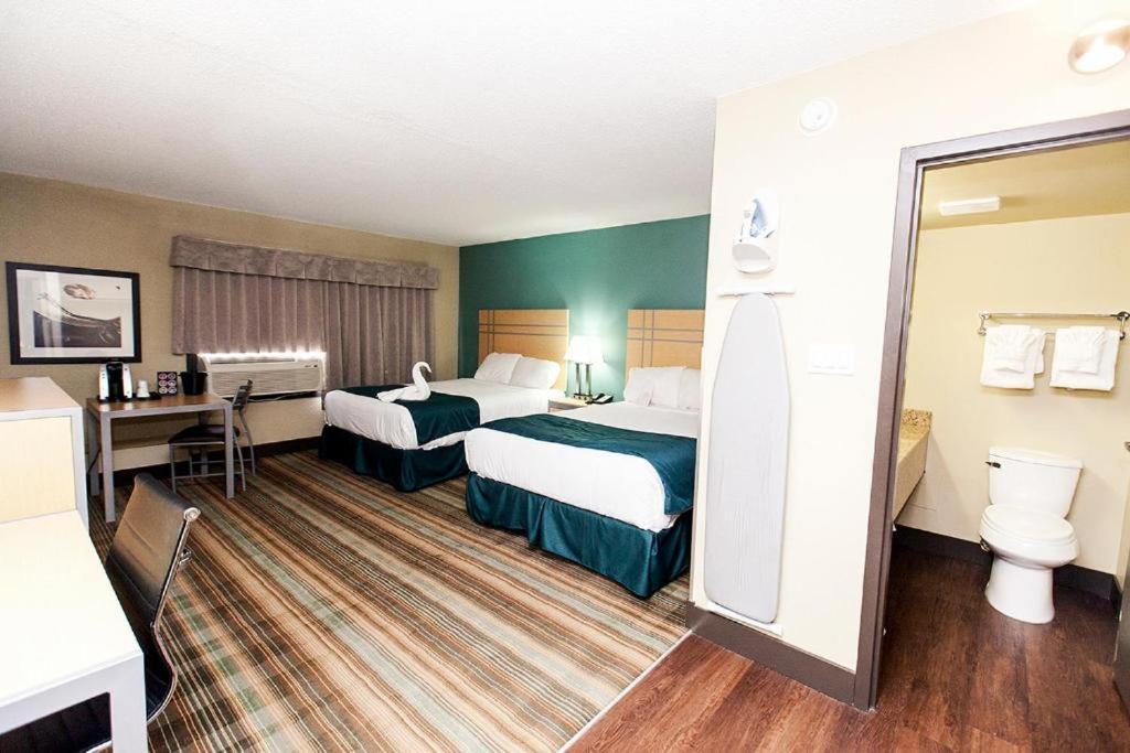 Ramada By Wyndham Yellowhead Nw 2*