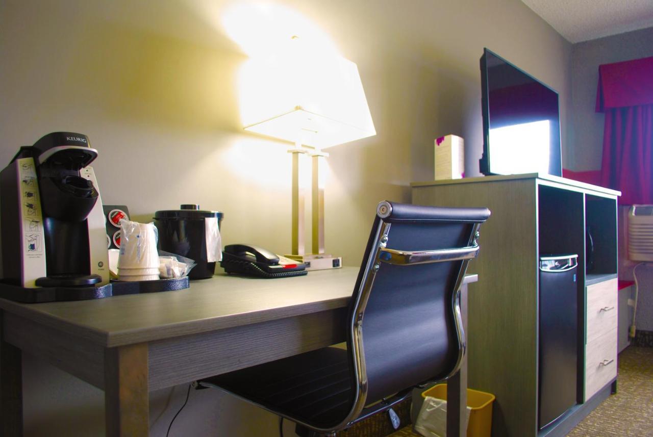 Ramada By Wyndham Yellowhead Nw Edmonton