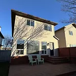 Spacious & Private Retreat Near West Edmonton Mall