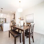 Beautiful Elegant Home Sleeps 10