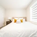 Beautiful Elegant Home Sleeps 10