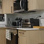 Modern Suite By Royal Alexandra Hospital L Free Parking Wifi Netflix