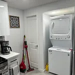 Muaysh Cozy Family Suite - Londonderry Mall