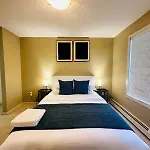 1Bed Blue House High Rise Condo Manning Area