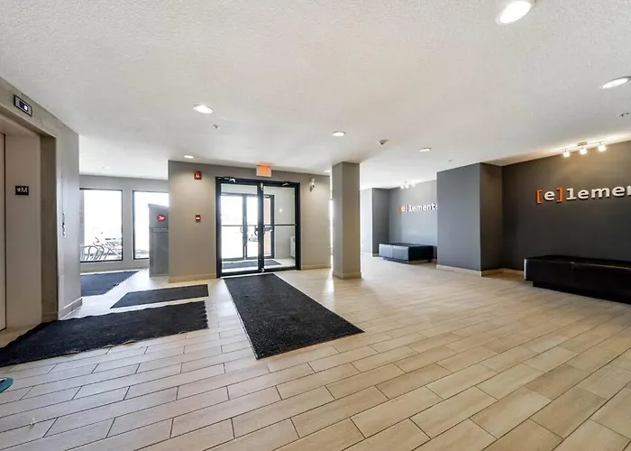 Bright Luxe Condo, Ac, Top Floor, King Bed, Balcony!