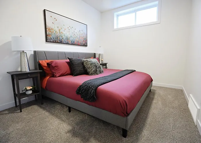 Stylish Retreat With King Bed, Long Stays, Wem, Disney+