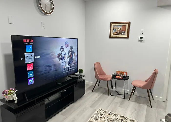 Muaysh Cozy Family Suite - Londonderry Mall