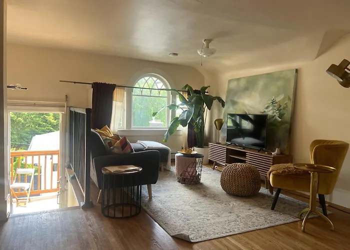 Historic Hideaway 1912 Mansion Loft With Timeless Character