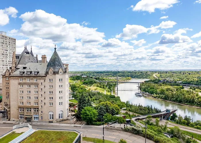 Fairmont Hotel Macdonald