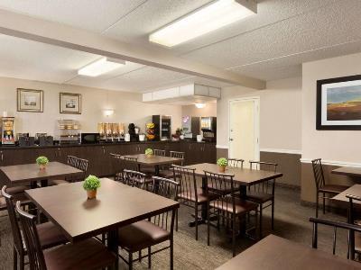 Travelodge By Wyndham South Hotel Edmonton