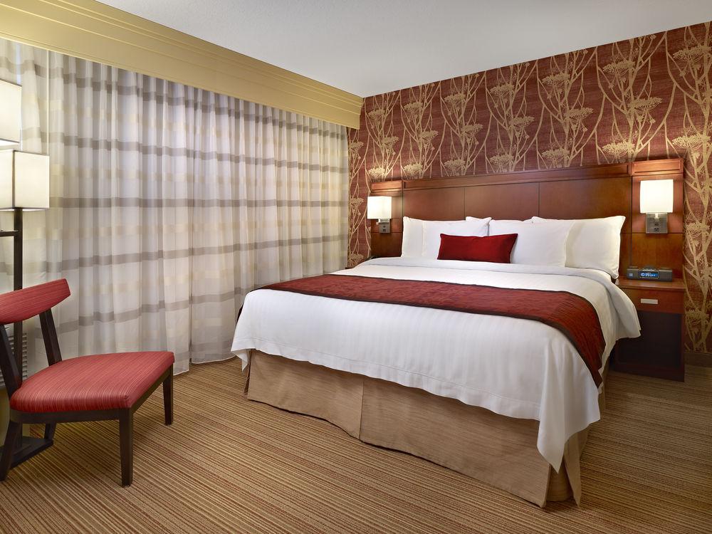 Courtyard By Marriott West Hotel Edmonton