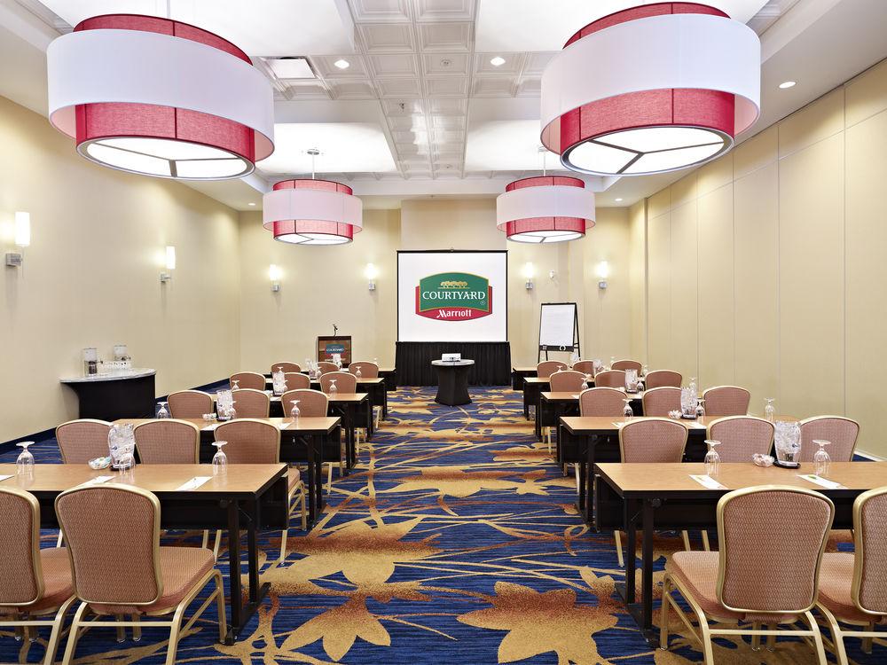Courtyard By Marriott West Hotel