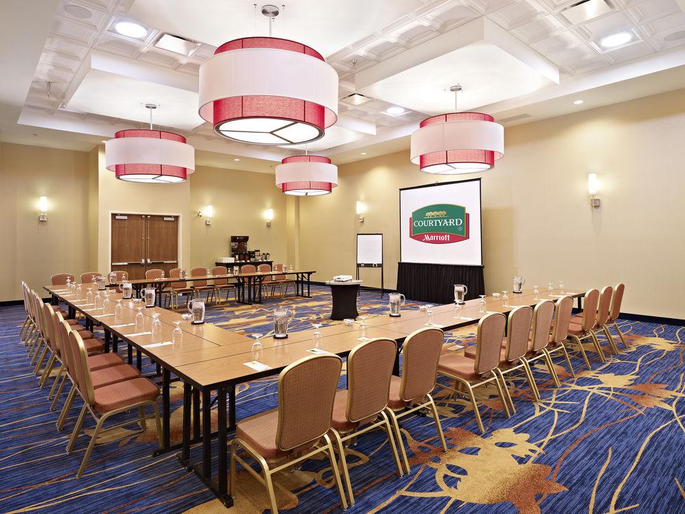 Courtyard By Marriott West Hotel