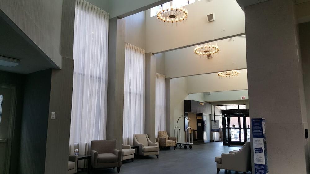 Radisson & Conference Centre Hotel 3*