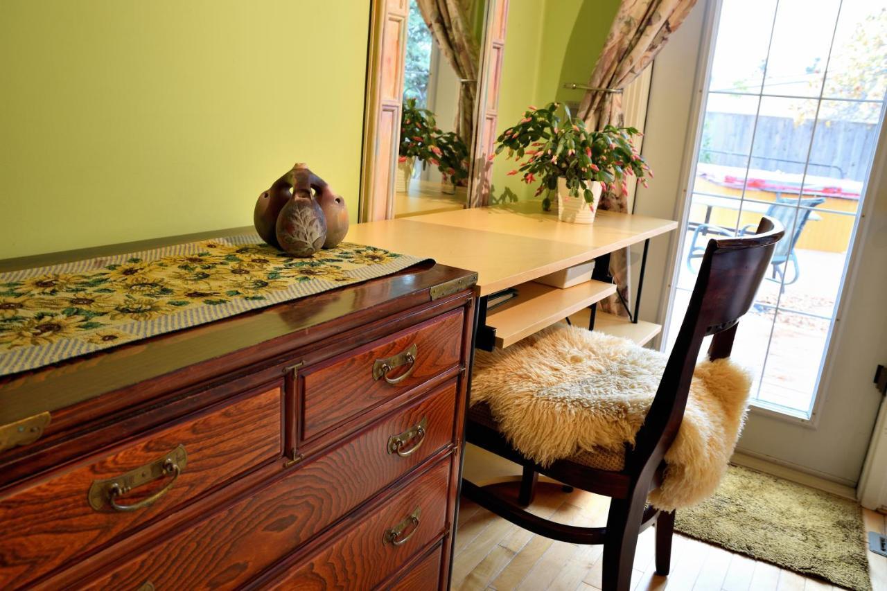 Bed & Breakfast Mediterranean Edmonton