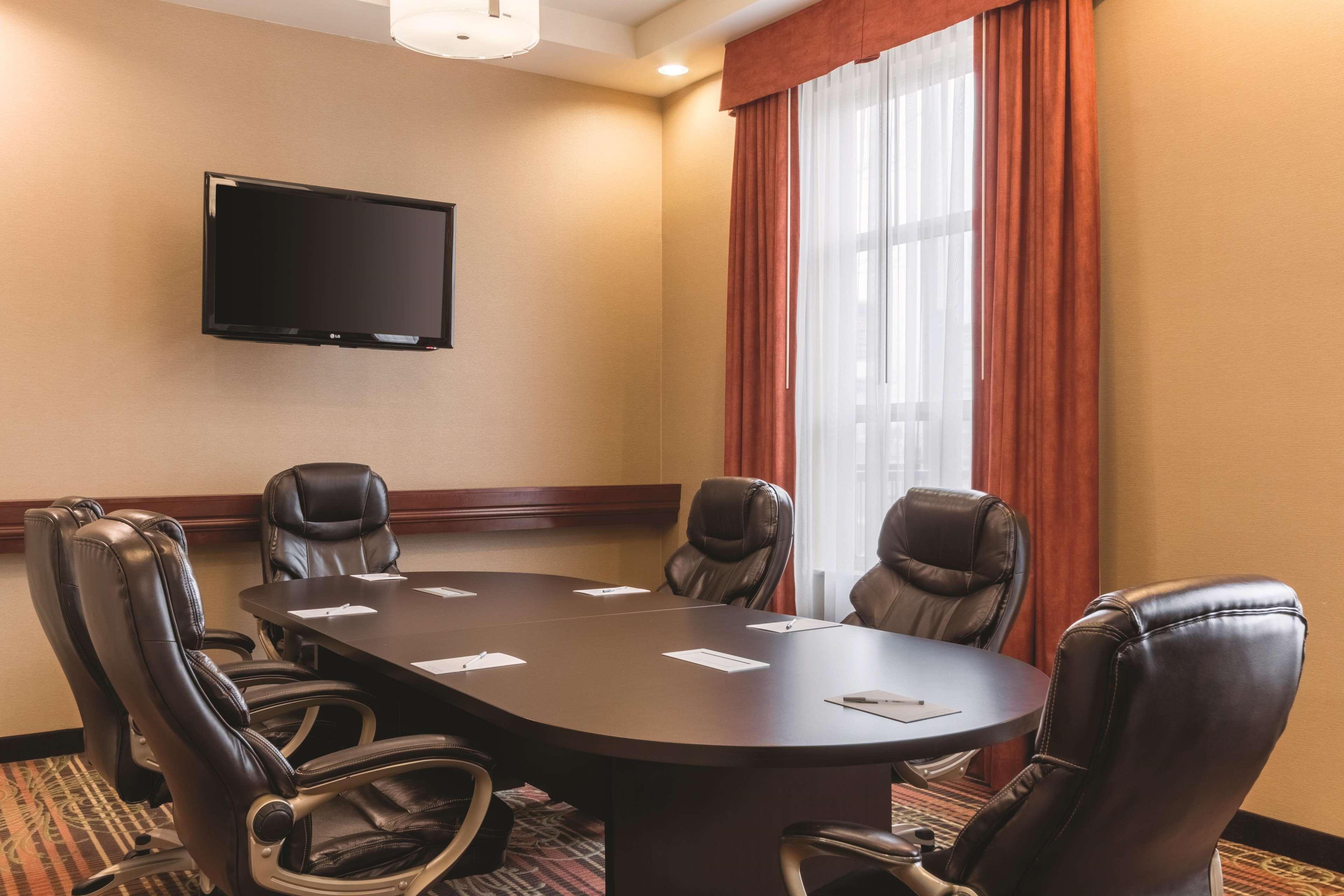 Hampton By Hilton South Hotel Edmonton