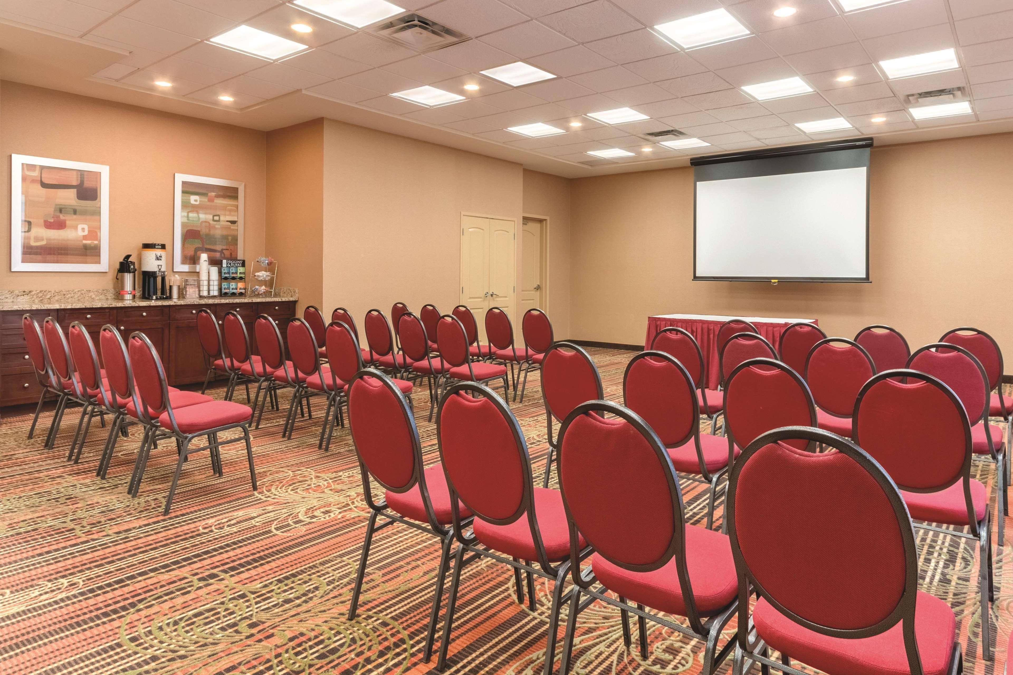 Hotel Hampton By Hilton South 3*