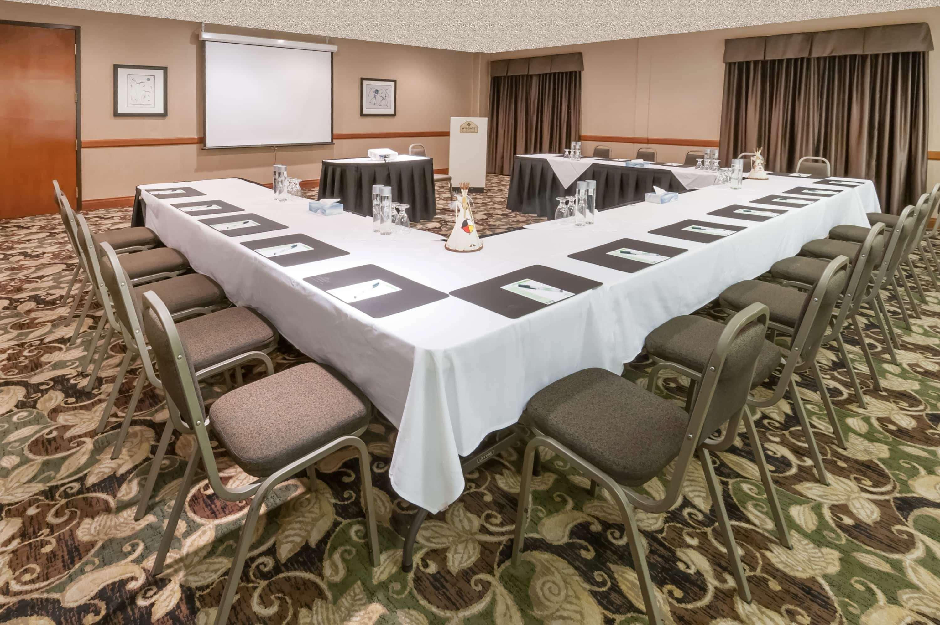 Wingate By Wyndham - West 3*