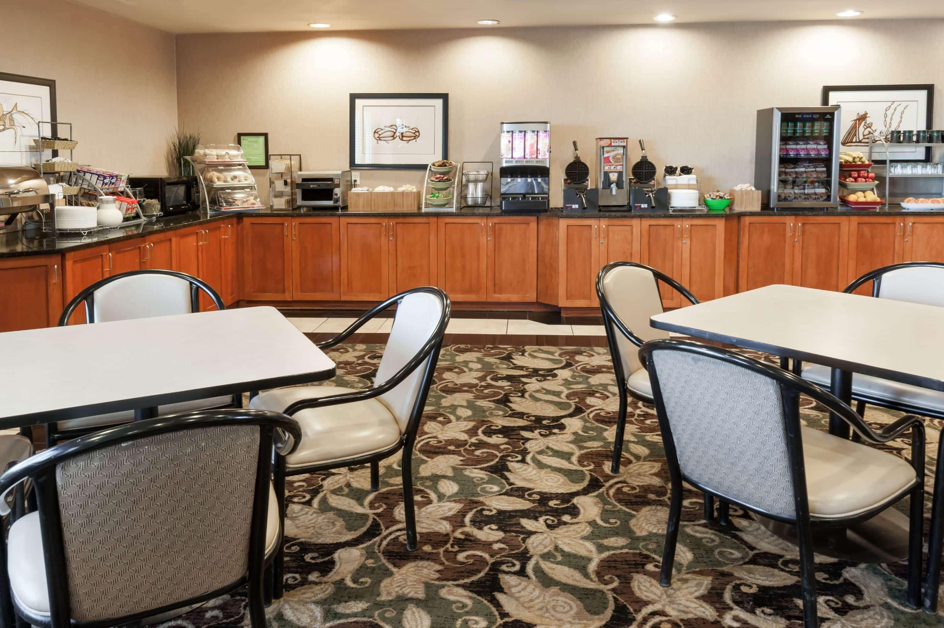 Wingate By Wyndham - West Hotel Edmonton