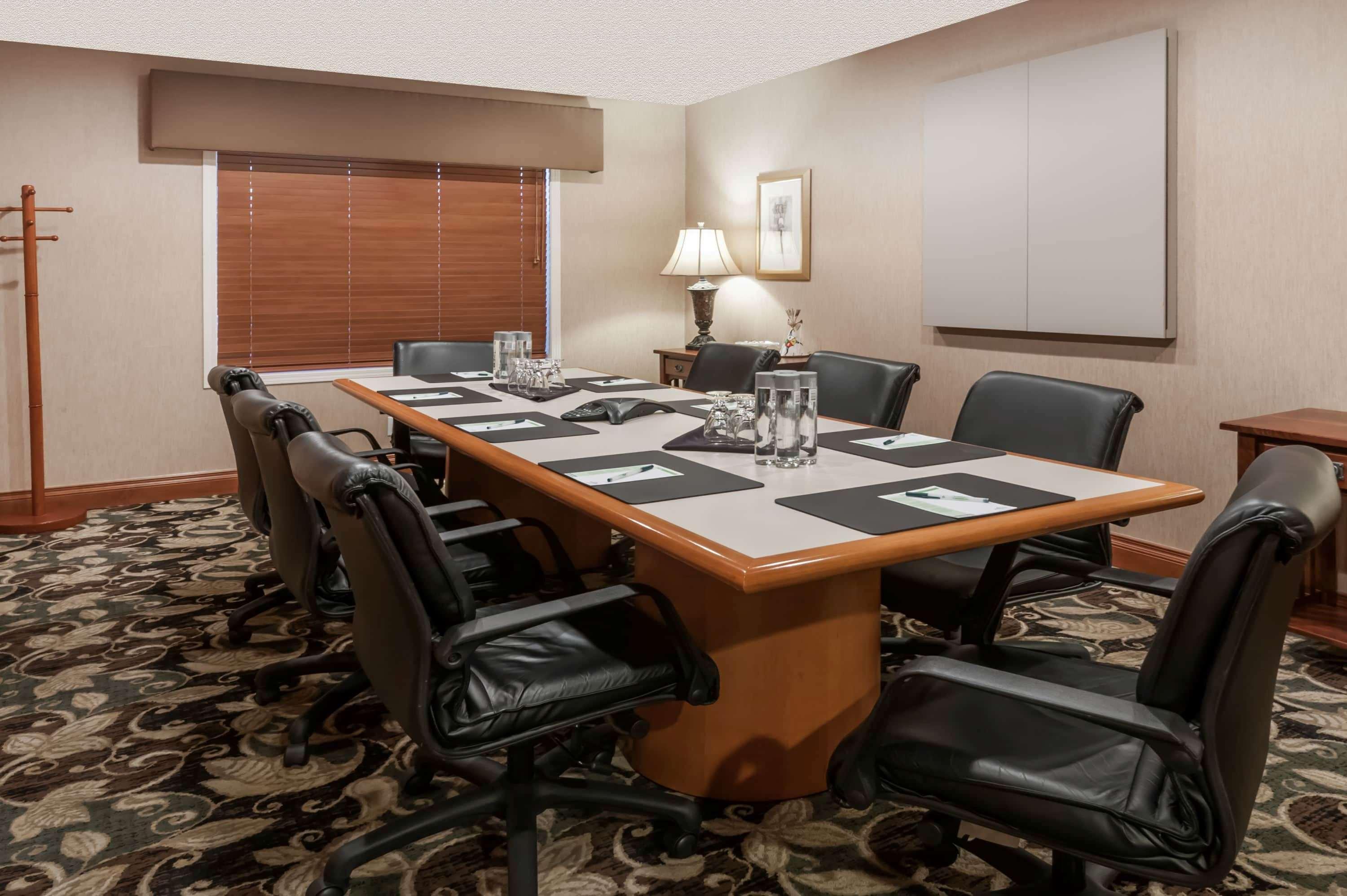 Hotel Wingate By Wyndham - West Edmonton