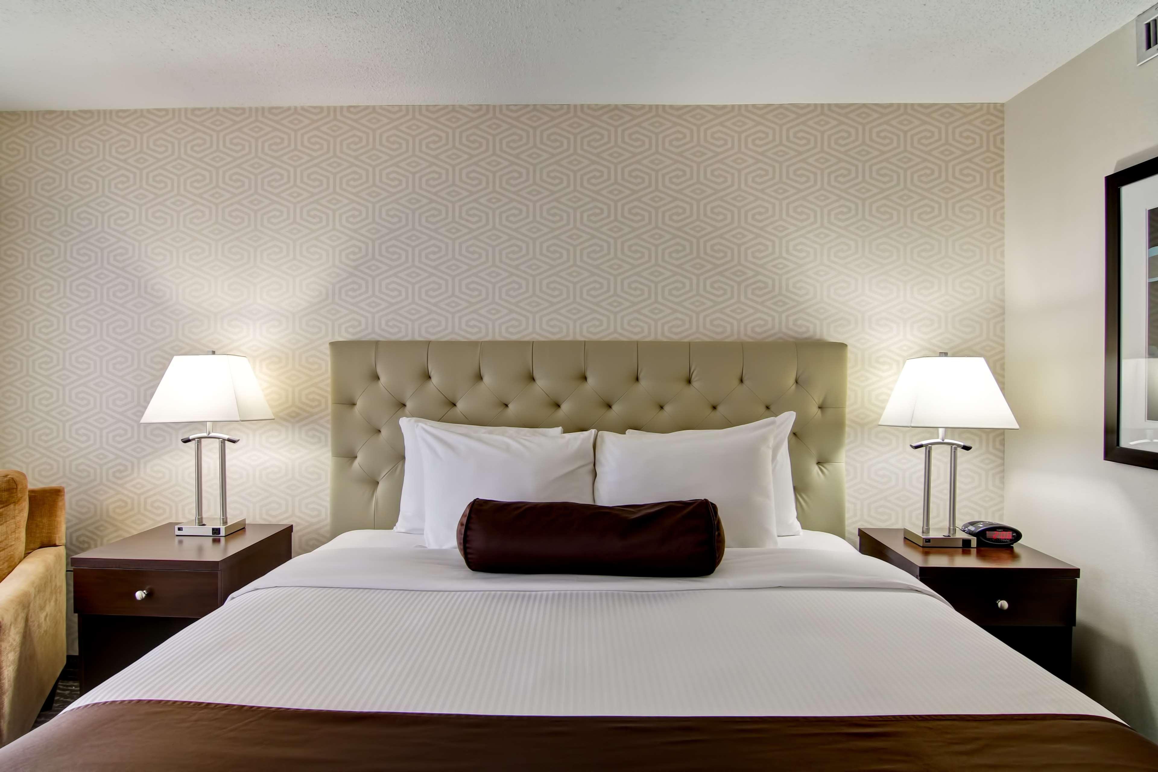 Western Cedar Park Hotel 3*
