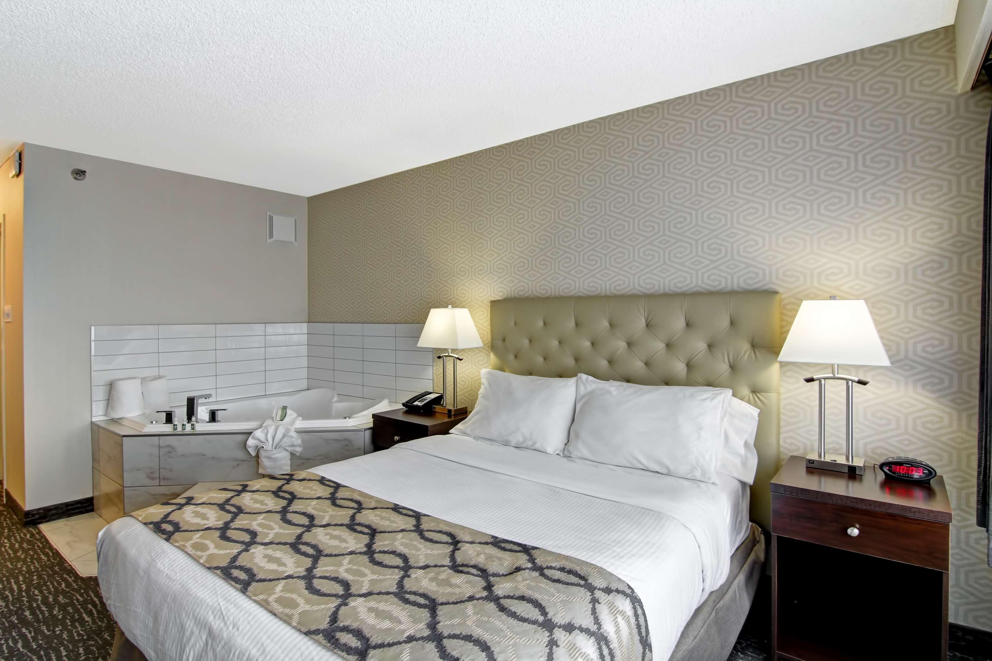 Western Cedar Park Hotel 3*